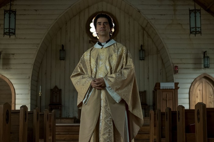 Hamish Linklater as Father Paul in Midnight Mass